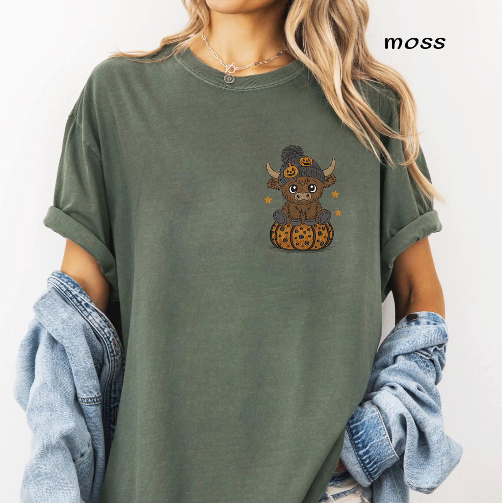 Highland Cow Halloween Embroidery Design, Cute Baby Highland Cow on Pumpkin Machine Embroidery File, Fall Embroidery, PES DST EXP JEF VP3 HUS XXX